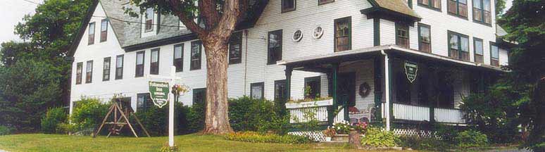 Follansbee Inn on Kezar Lake - North Sutton, New Hampshire