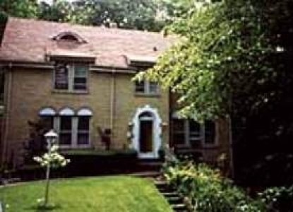 Ravinia Guest House front of inn