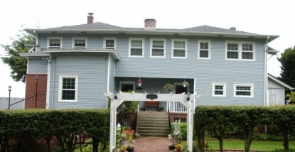 A Harbor View Inn front of inn