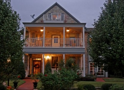 Elm Creek Manor Spa Resort, front view