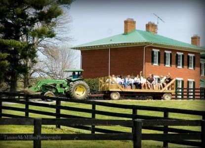 Marriott Ranch & Inn at Fairfield Farm, farm trailer 