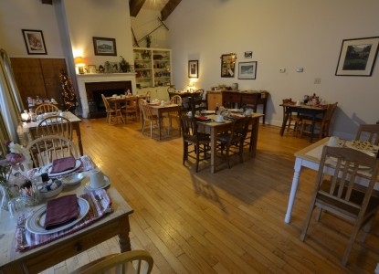 Pilot Knob Inn Breakfast room