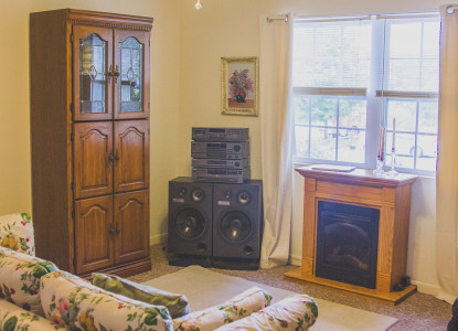 Private fully-equipped modern cozy cabins. Inn Keeper who knows just how to make you feel welcome and yet give lots of room to relax and enjoy the beautiful setting.   