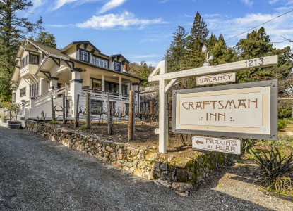 The Craftsman Inn offers a charming and stylish getaway. With luxurious rooms, a relaxing ambiance, and a prime location, guests can enjoy a perfect balance of history and modern comfort. 