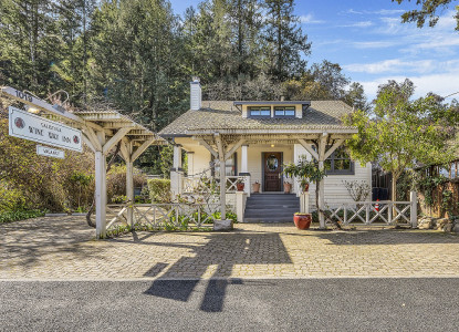 Craftsman-style bed and breakfast with gourmet breakfast steps from historic downtown Calistoga. 
