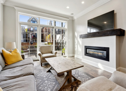 Luxury B&B in Chicago’s Old Town near downtown, offering elegant rooms and stunning skyline views.