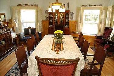 A Harbor View Inn dining table