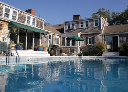 Solar-heated pool, year-round hot tub, BBQ facilities & places to chill!