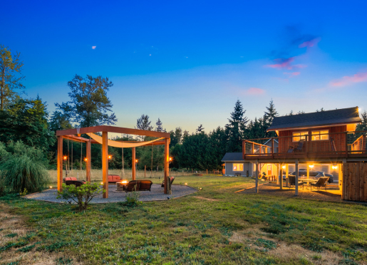 Stargazing while on porch-swing fire pit oasis S'mores, Wine or Coco